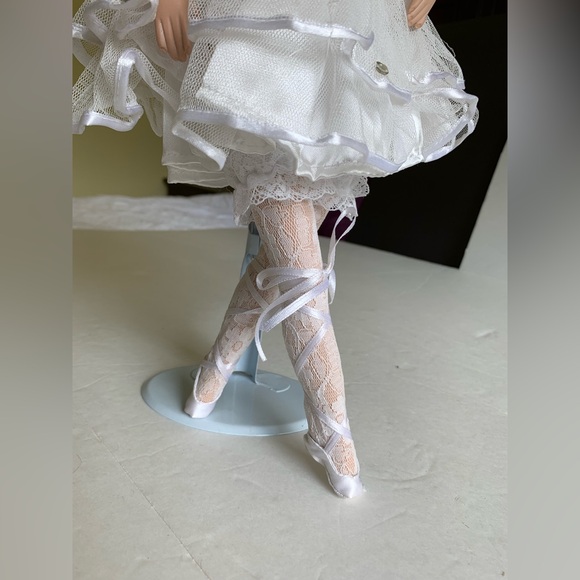 Collectible 16” porcelain doll ballerina blond ballet dancer white tutus point - Picture 10 of 10
